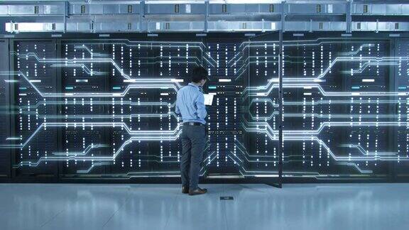 IT专家站在服务器机架前用一个触摸手势激活数据中心