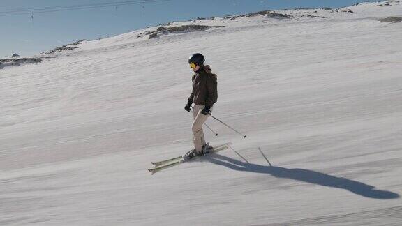 女子下坡滑雪