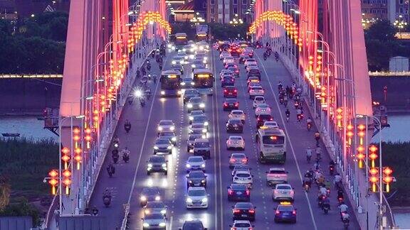 夜景大桥高速公路车辆繁忙