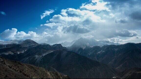 青藏高原雪山