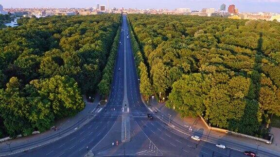 黄昏时的柏林大街、公园和