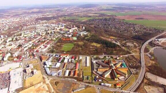 从直升机鸟瞰工业园区和技术园区在波尔斯卡极点的皮尔森市捷克共和国欧洲