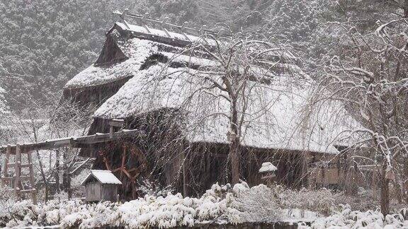 冬天的日本房子