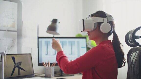 女工程师戴着虚拟现实耳机在Metaverse工作