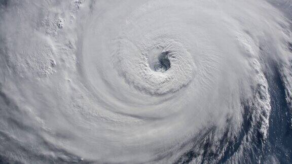 从外太空看到的巨大飓风的动画飓风风暴龙卷风俯视图这段视频由美国宇航局提供