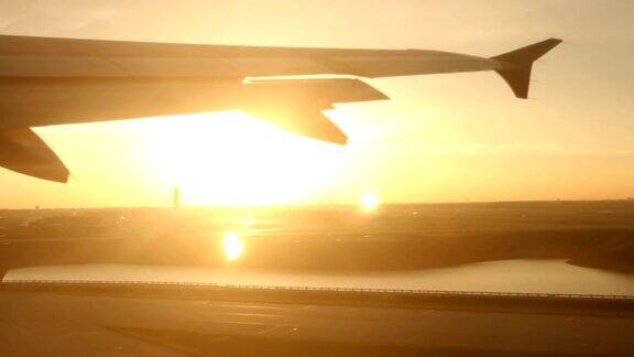 日落时分飞机起飞