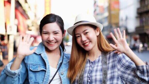 亚洲朋友在泰国曼谷旅游甜蜜的情侣在夕阳下度假旅行生活方式夫妇旅游在城市年轻快乐亚洲旅游背包客旅游