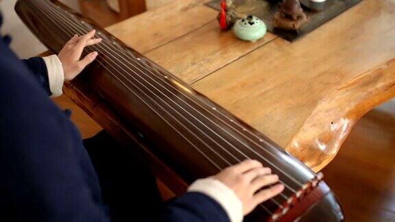 中国传统乐器演奏的特写