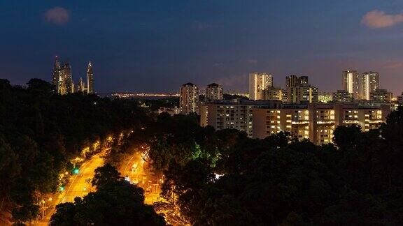 新加坡树路上夜间交通的空中延时