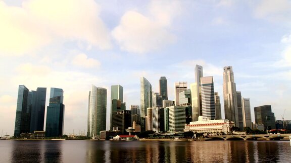 日出时的新加坡城市景观时间流逝