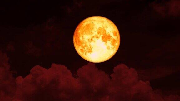 血月在夜空升起红云飘过