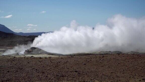 冰岛HverirMyvatn地热区有间歇泉、泥浆池和蒸汽喷气孔