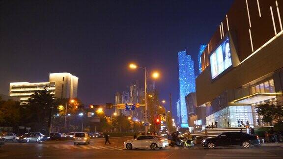 夜光青岛市市中心著名商场交通街道慢镜头全景4k中国