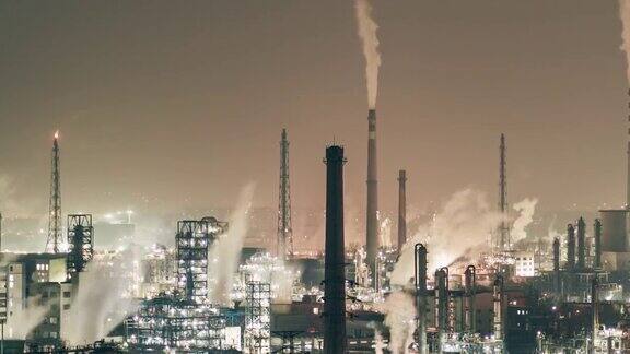 PAN石油化工装置和炼油厂夜间鸟瞰图