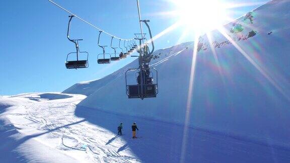 智利法罗内斯冬季山滑雪场的索道滑雪缆车