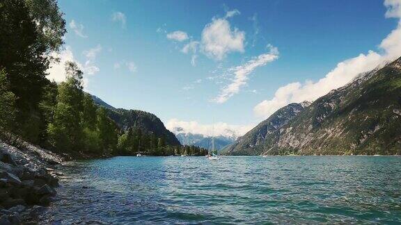 奥地利阿尔卑斯山的一个湖泊