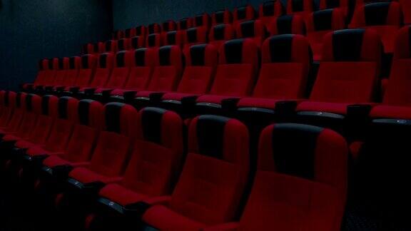 电影院空荡荡的座位