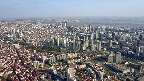 空中城市景观的繁忙街道和高层建筑在土耳其