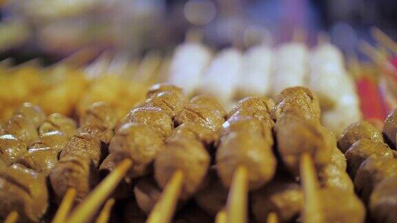 泰国街头小吃:辣肉丸