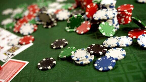 高清超级慢动作:筹码落在扑克桌上
