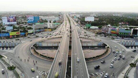 鸟瞰图4路道路停止环线或交叉路口交通傍晚为交通概念