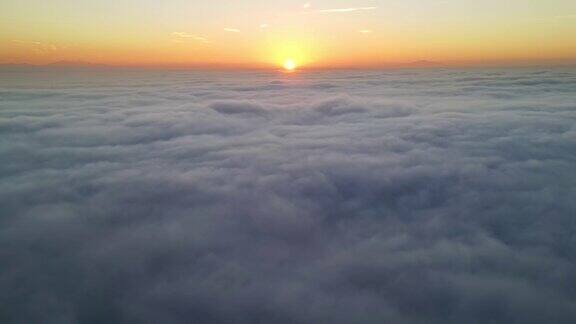 云朵上的日出云雾