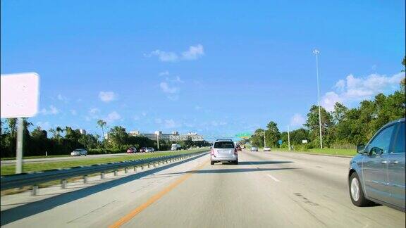 佛罗里达高速公路上的高速驾驶