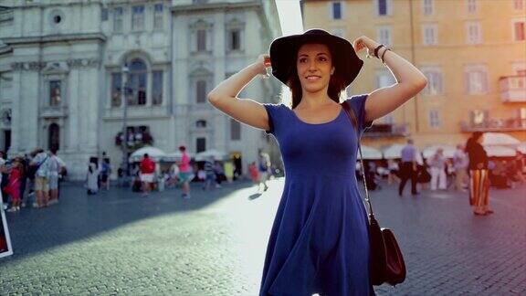 罗马孤独的女游客