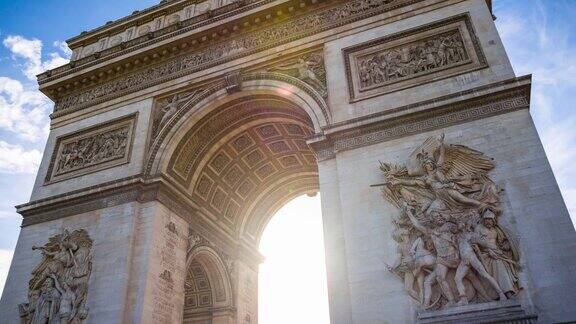位于巴黎戴高乐广场中心的凯旋门