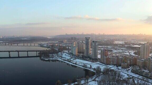 鸟瞰冬季基辅市奥伯隆区乌克兰