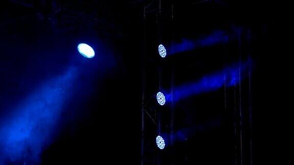 舞台蓝色灯光