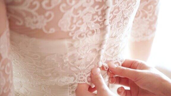 女人扣结婚礼服