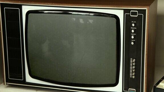 老式模拟电视机上的静电干扰4k