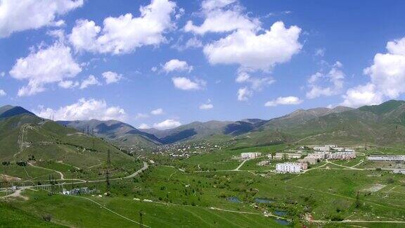 在亚美尼亚山区的城市景观时间流逝