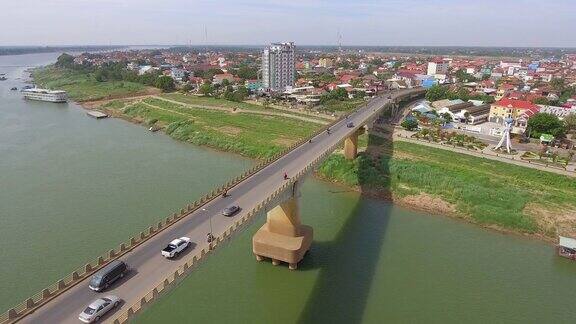 无人机飞越湄公河大桥