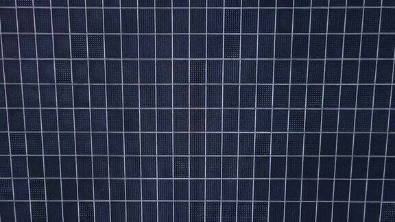 从正上方缩小大型太阳能发电站