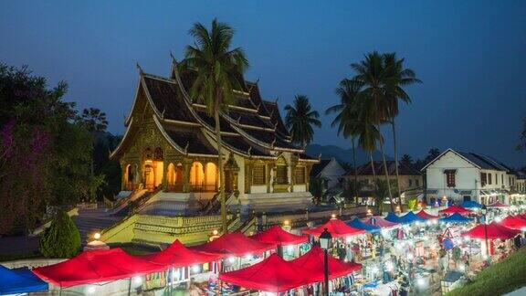 老挝琅勃拉邦的传统夜市有工艺品和纪念品