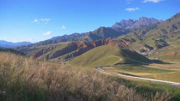 中国青海卓尔山风景名胜区美丽的自然景观