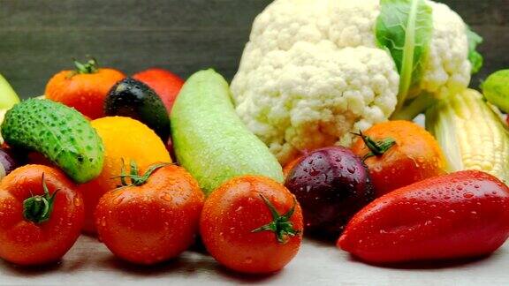 新鲜有机蔬菜的跟踪镜头