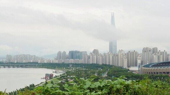 拍摄的首尔城市景观与乐天大厦和汉江韩国