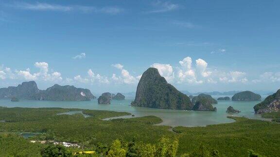 正午拍摄的攀牙湾的小岛和锯齿状的海岸线泰国