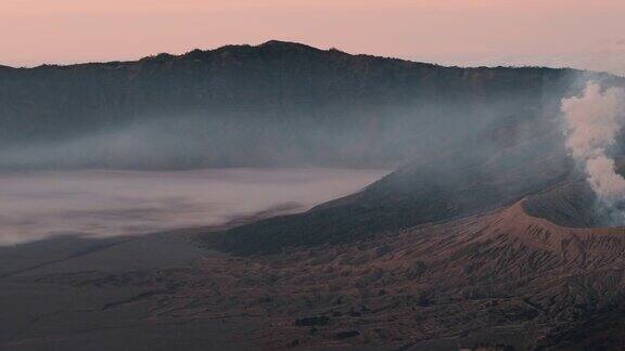 美丽的布罗莫山印度尼西亚的早晨
