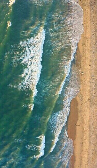 奥兰治县BolsaChica海滩的加利福尼亚海岸航拍