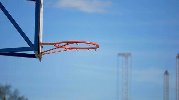 篮球飞进篮筐慢速180帧秒