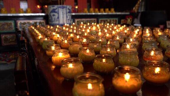 寺庙里的佛教蜡烛