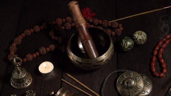 唱钵、念珠、经鼓、石球等藏族宗教用品