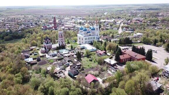 这是俄罗斯博尔科夫老城中心的景色