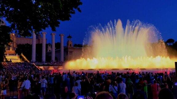 西班牙巴塞罗那的魔幻喷泉灯光秀