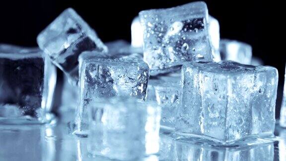 饮料用的冰块模拟冰冷的冰块