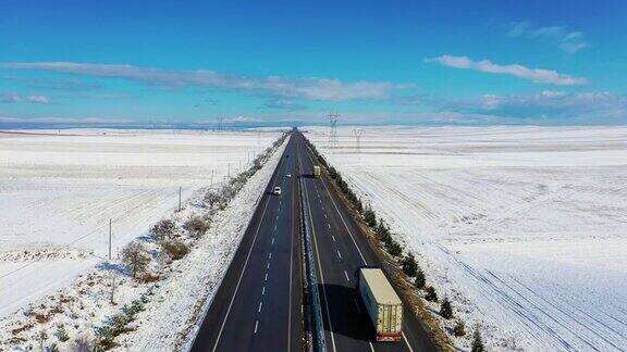 空中冬季公路公路雪无人机